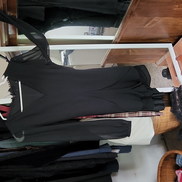 Women's Express dressy Black shortall dress/shorts with sheer sleeves size 4. - Picture 6 of 6